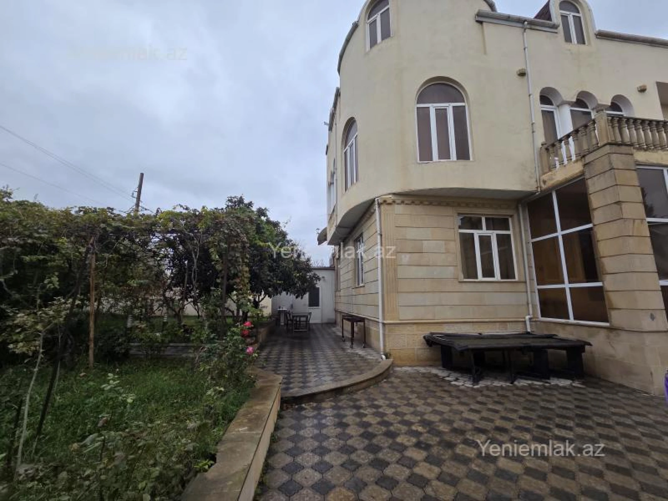 Satılır 6 otaqlı həyət evi 280 m²