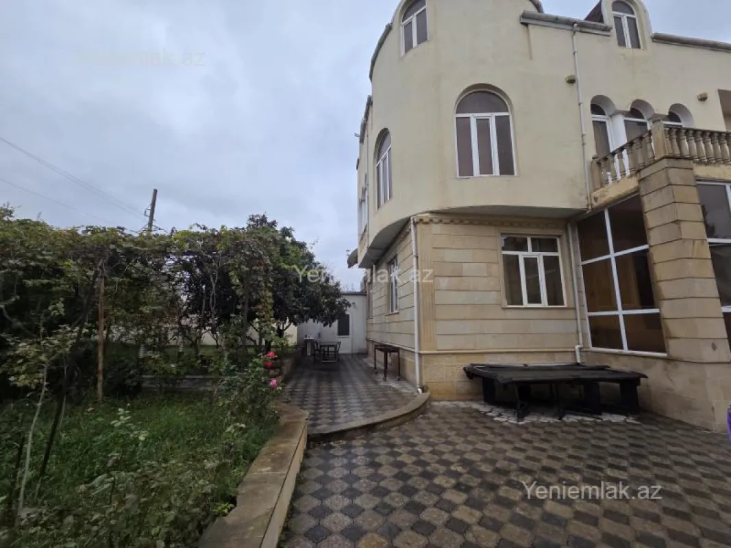 Satılır 6 otaqlı həyət evi 280 m²