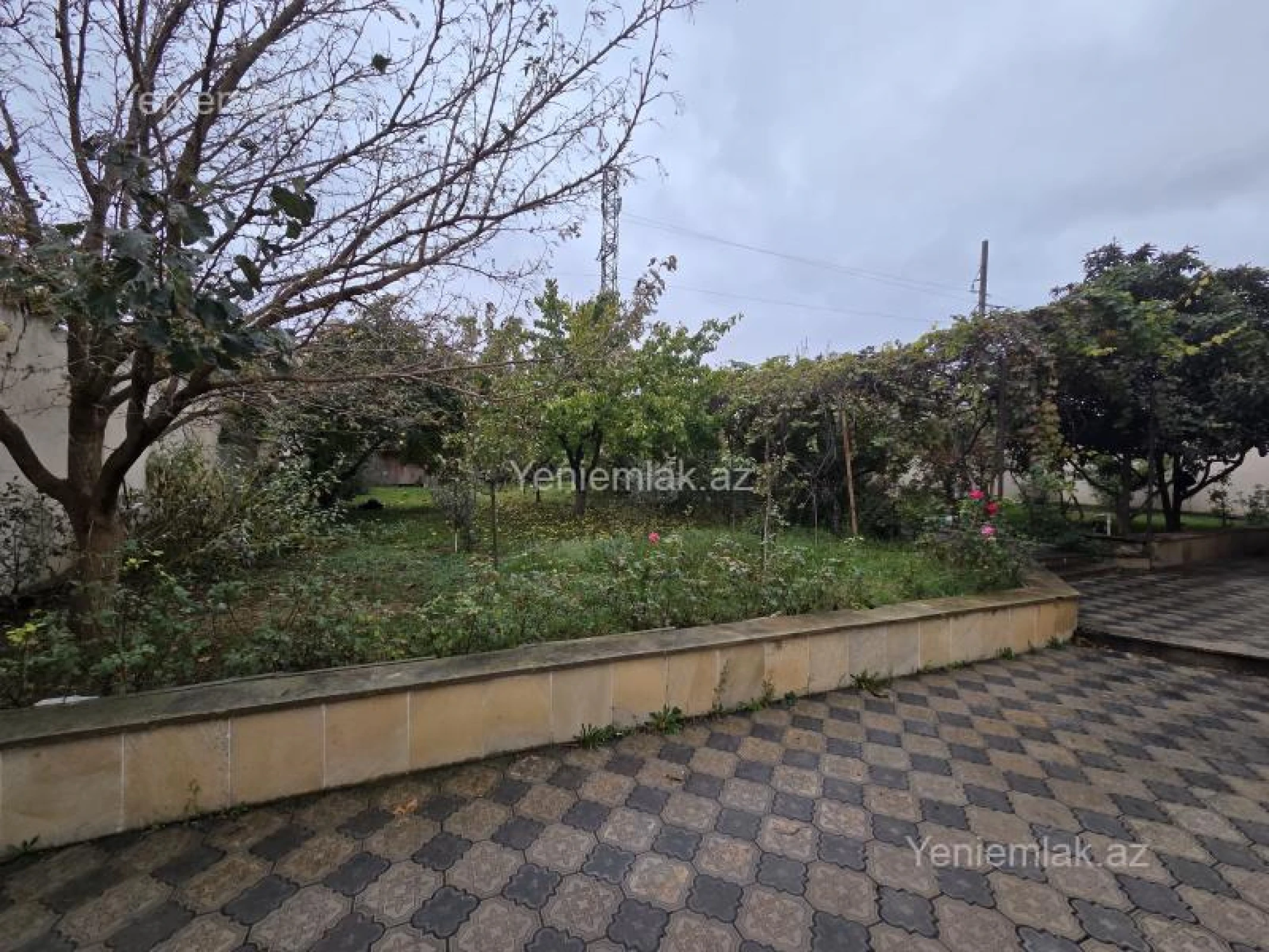 Satılır 6 otaqlı həyət evi 280 m²