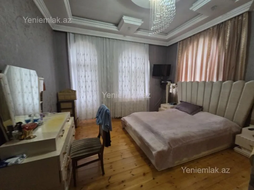 Satılır 6 otaqlı həyət evi 280 m²