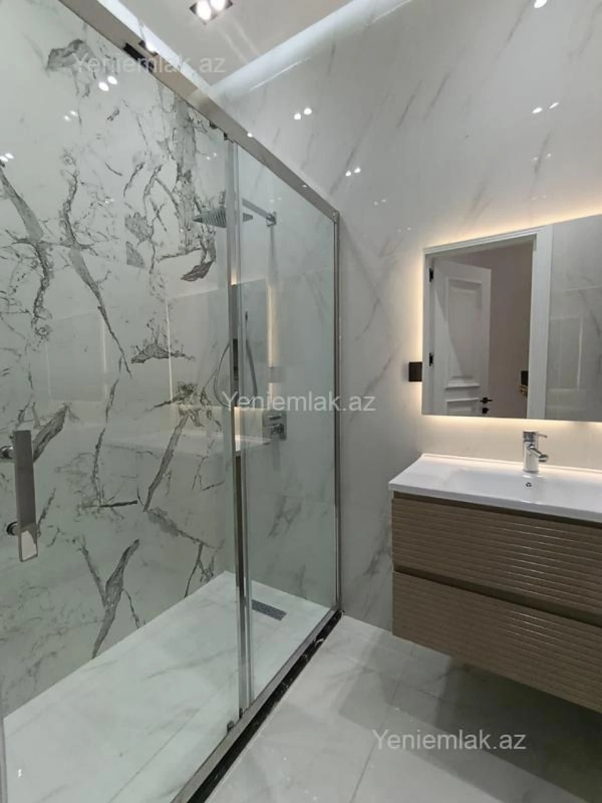 Satılır 3 otaqlı yeni tikili 85 m²