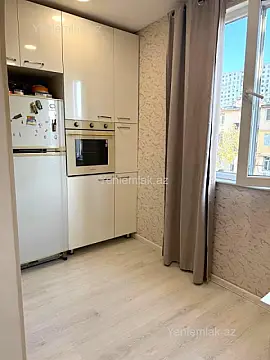Satılır 3 otaqlı köhnə tikili 90 m²