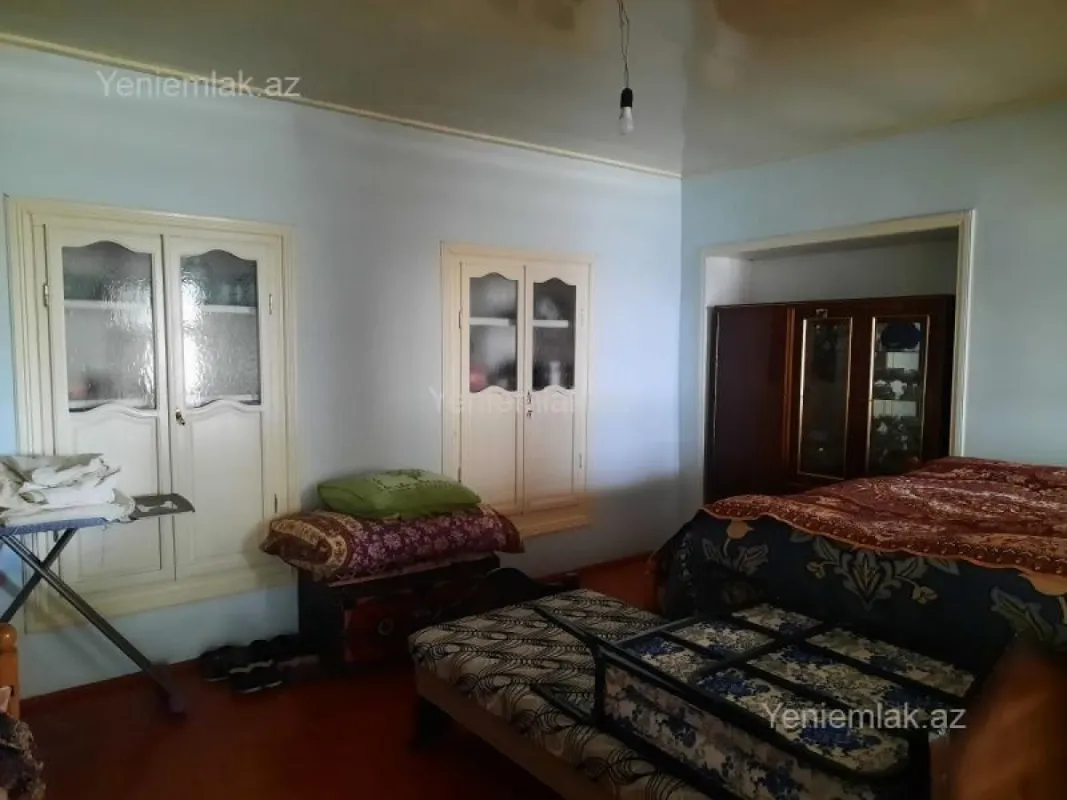 Satılır 4 otaqlı həyət evi 500 m²