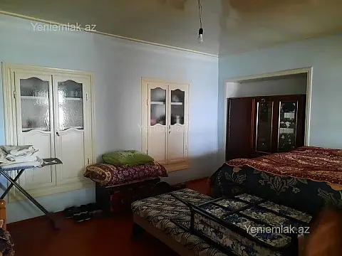 Satılır 4 otaqlı həyət evi 500 m²