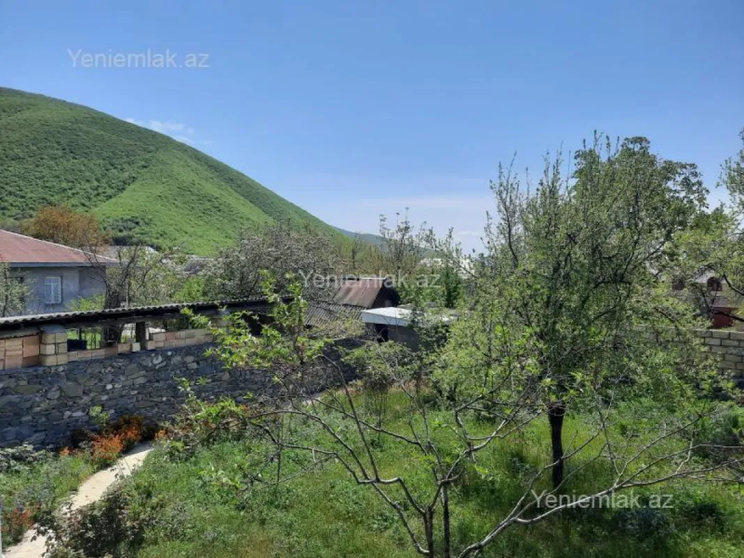 Satılır 4 otaqlı həyət evi 500 m²