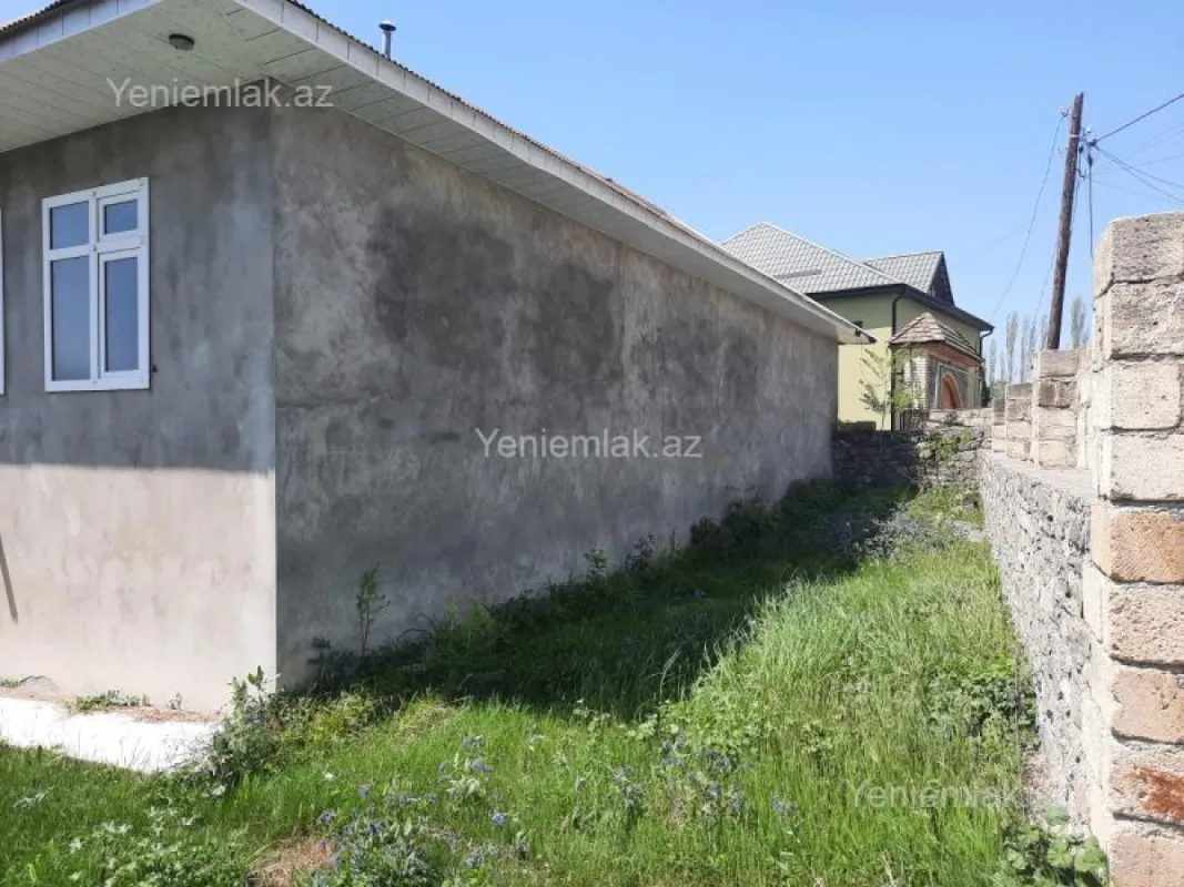 Satılır 4 otaqlı həyət evi 500 m²