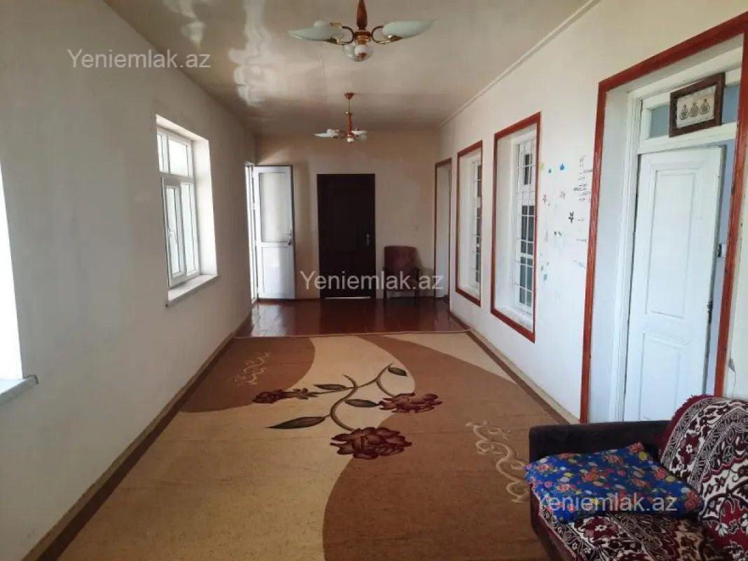 Satılır 4 otaqlı həyət evi 500 m²