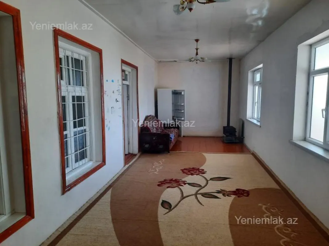 Satılır 4 otaqlı həyət evi 500 m²