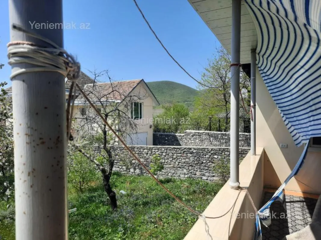 Satılır 4 otaqlı həyət evi 500 m²