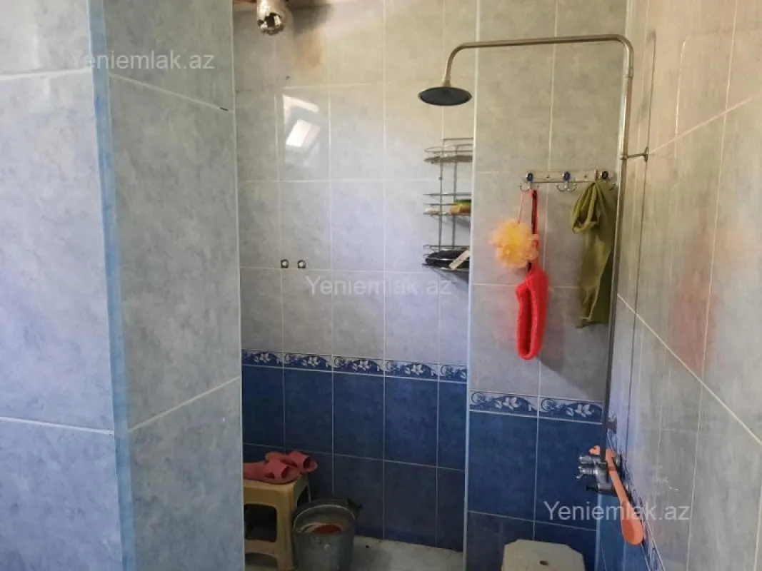 Satılır 4 otaqlı həyət evi 500 m²