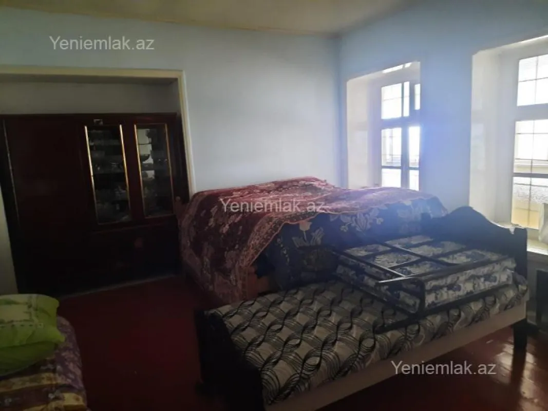 Satılır 4 otaqlı həyət evi 500 m²