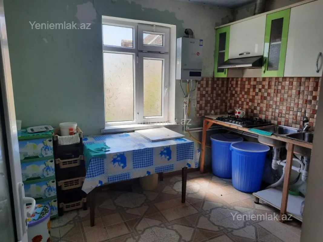 Satılır 4 otaqlı həyət evi 500 m²