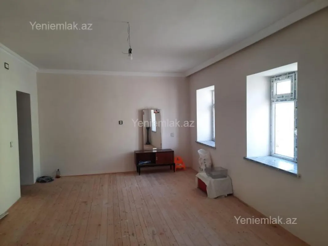 Satılır 4 otaqlı həyət evi 500 m²