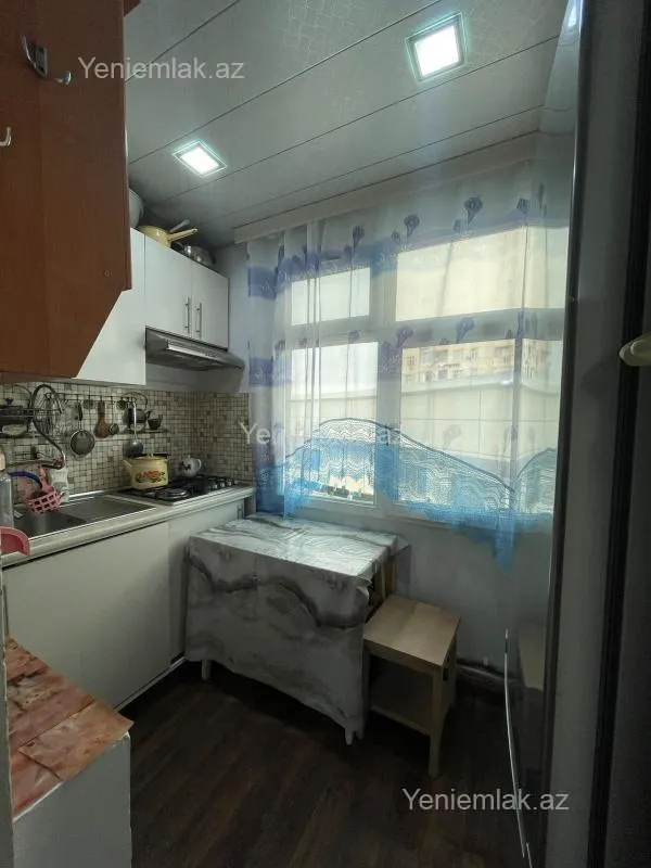 Satılır 2 otaqlı köhnə tikili 50 m²