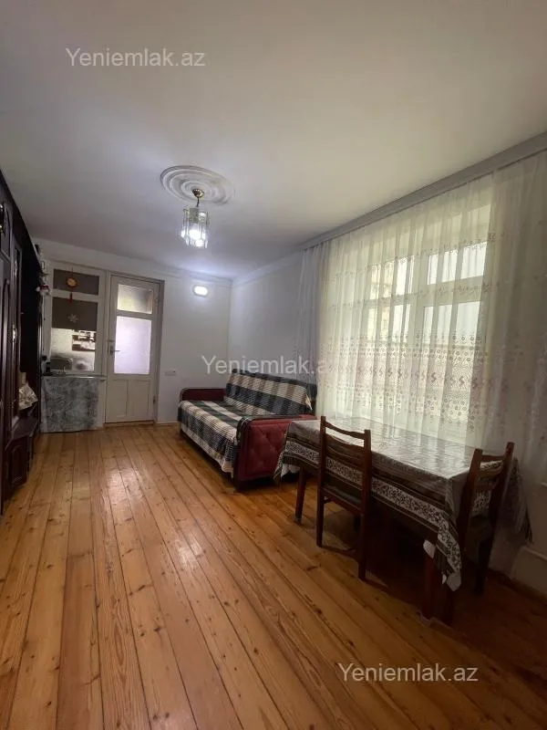Satılır 2 otaqlı köhnə tikili 50 m²
