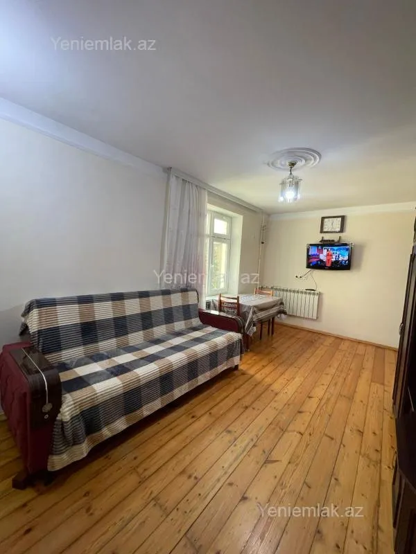Satılır 2 otaqlı köhnə tikili 50 m²