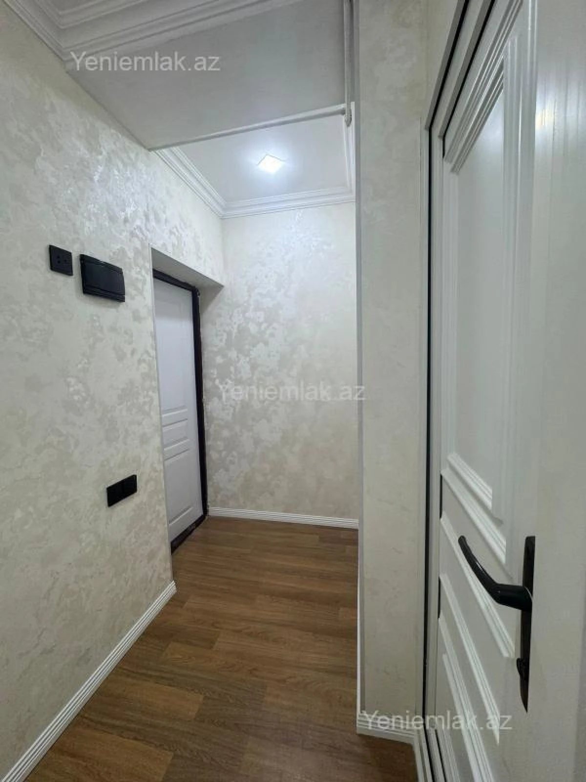 Satılır 2 otaqlı köhnə tikili 55 m²