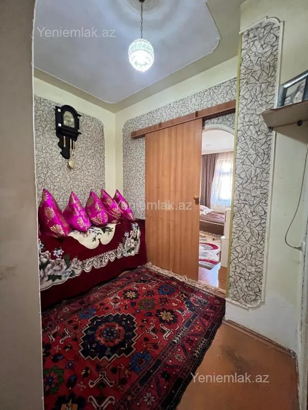Satılır 1 otaqlı köhnə tikili 42 m²