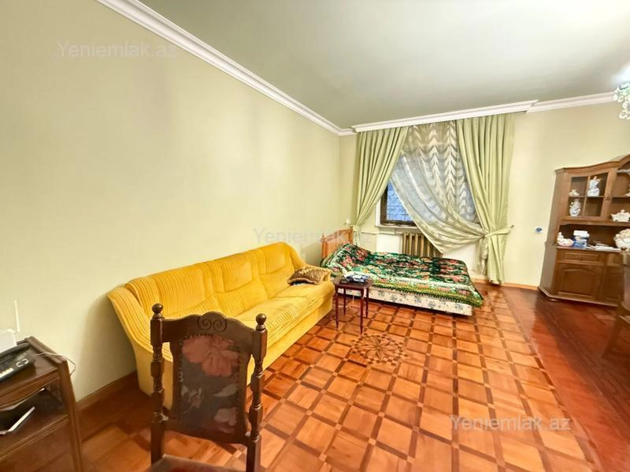 Satılır 8 otaqlı həyət evi 450 m²