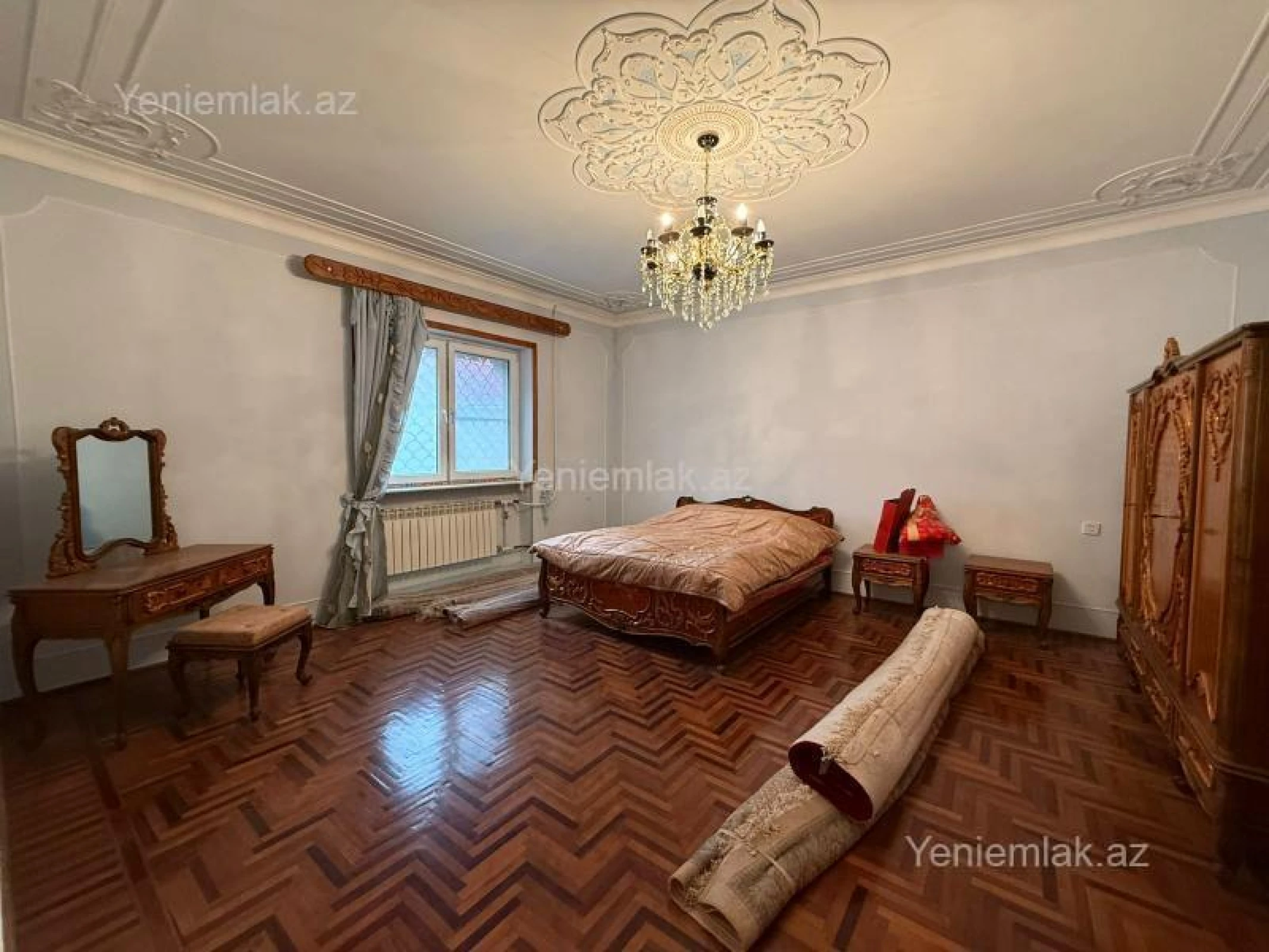 Satılır 8 otaqlı həyət evi 450 m²