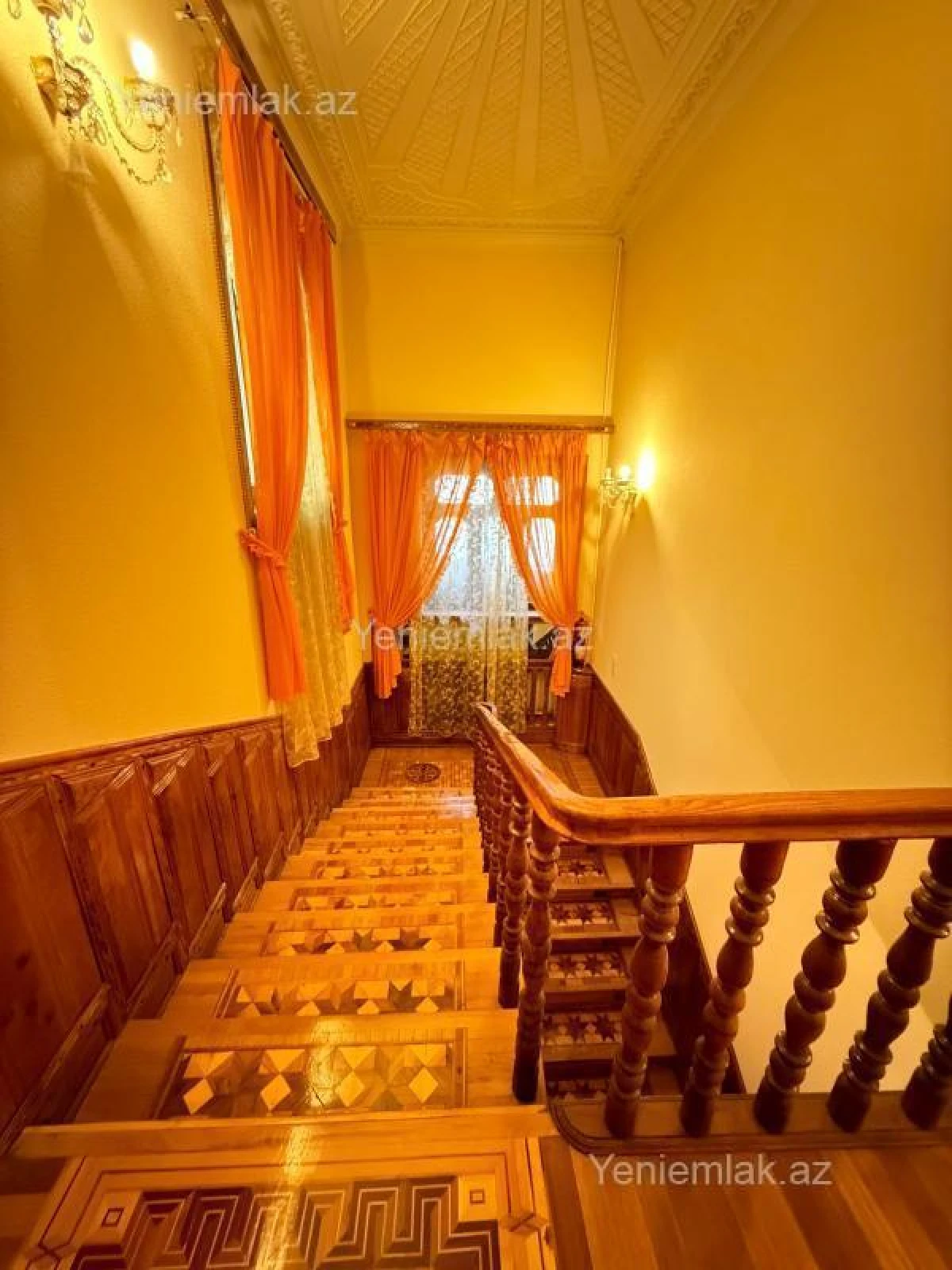 Satılır 8 otaqlı həyət evi 450 m²