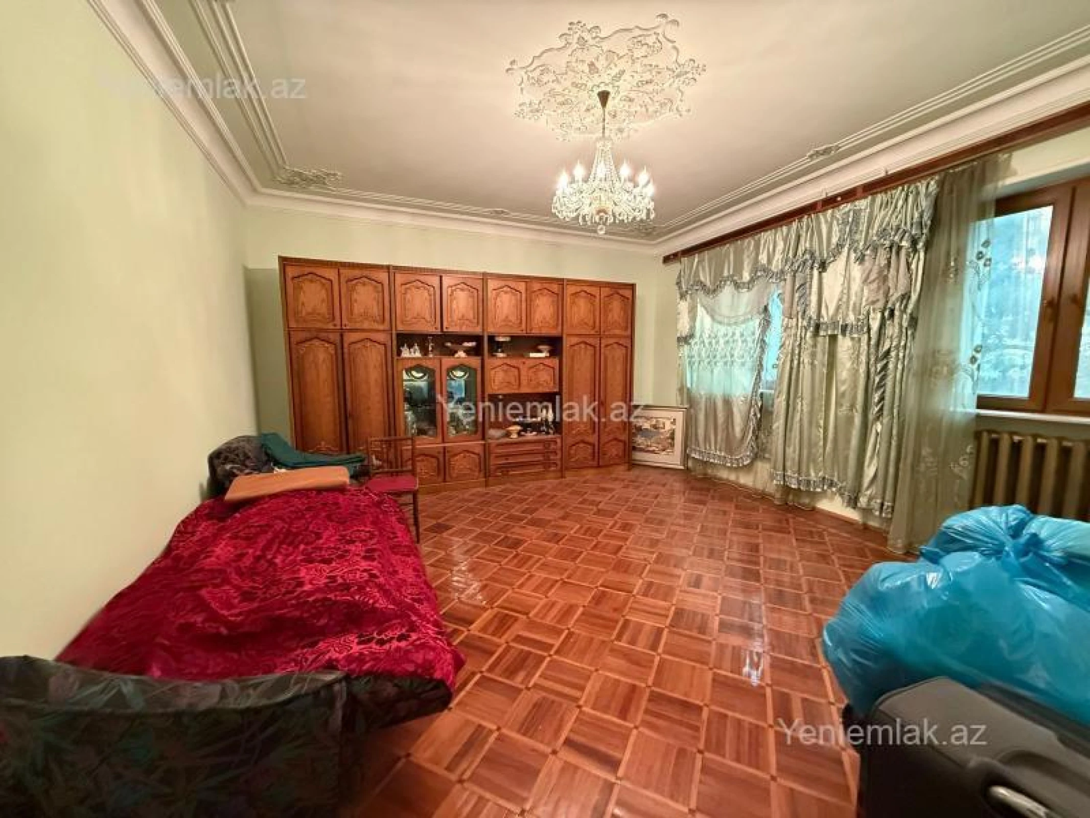 Satılır 8 otaqlı həyət evi 450 m²