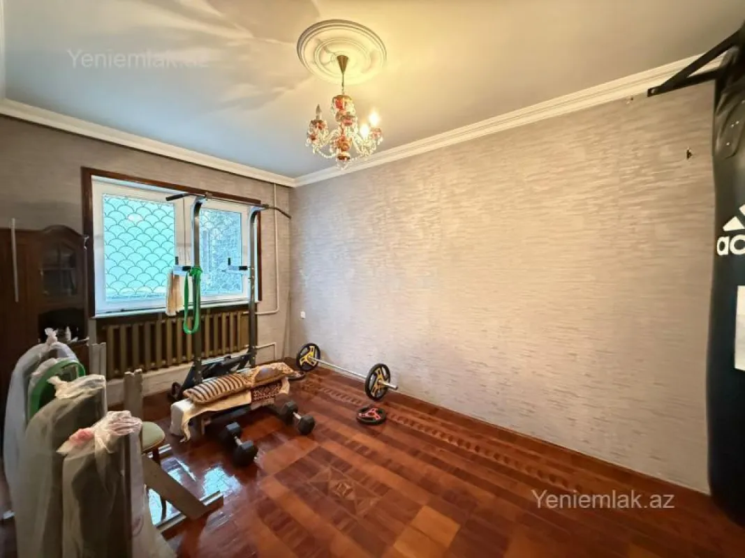 Satılır 8 otaqlı həyət evi 450 m²