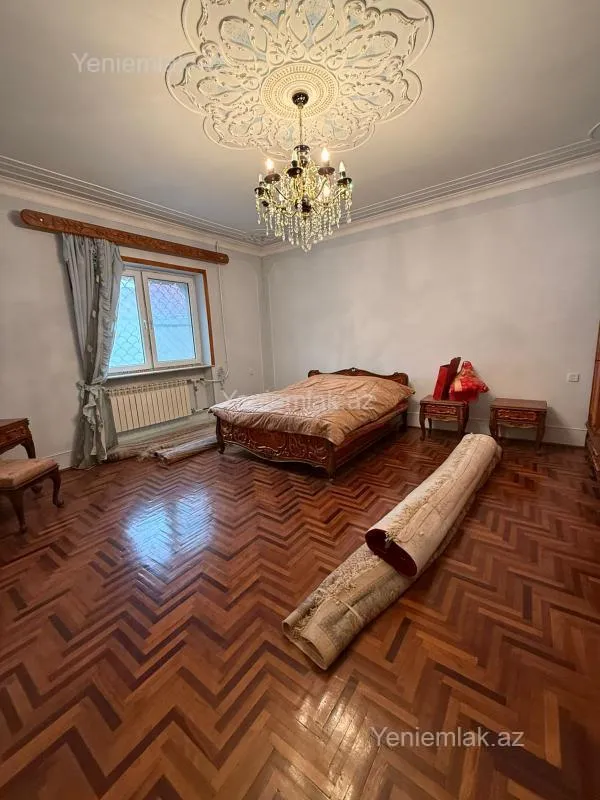 Satılır 8 otaqlı həyət evi 450 m²