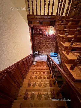 Satılır 8 otaqlı həyət evi 450 m²