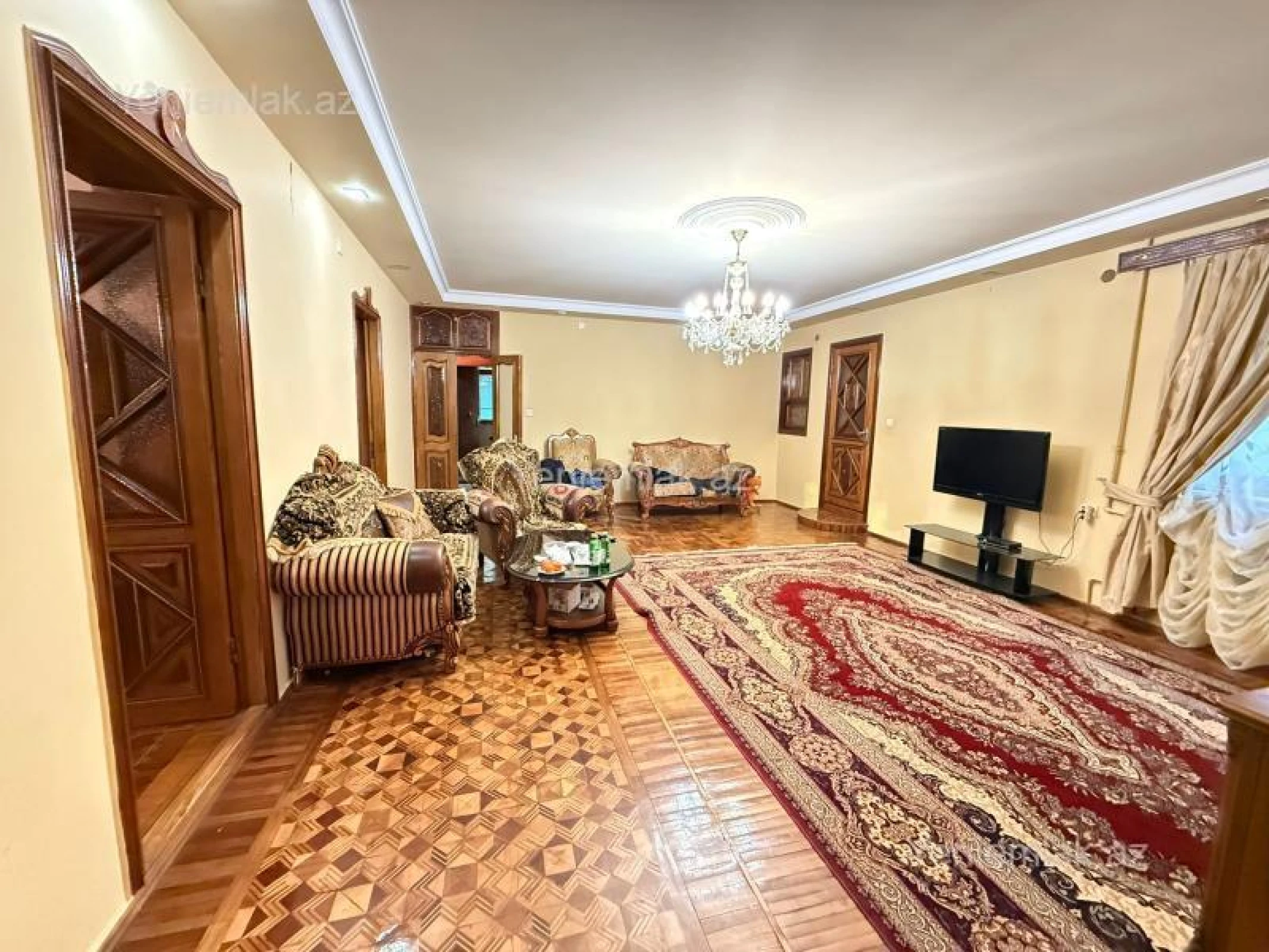 Satılır 8 otaqlı həyət evi 450 m²