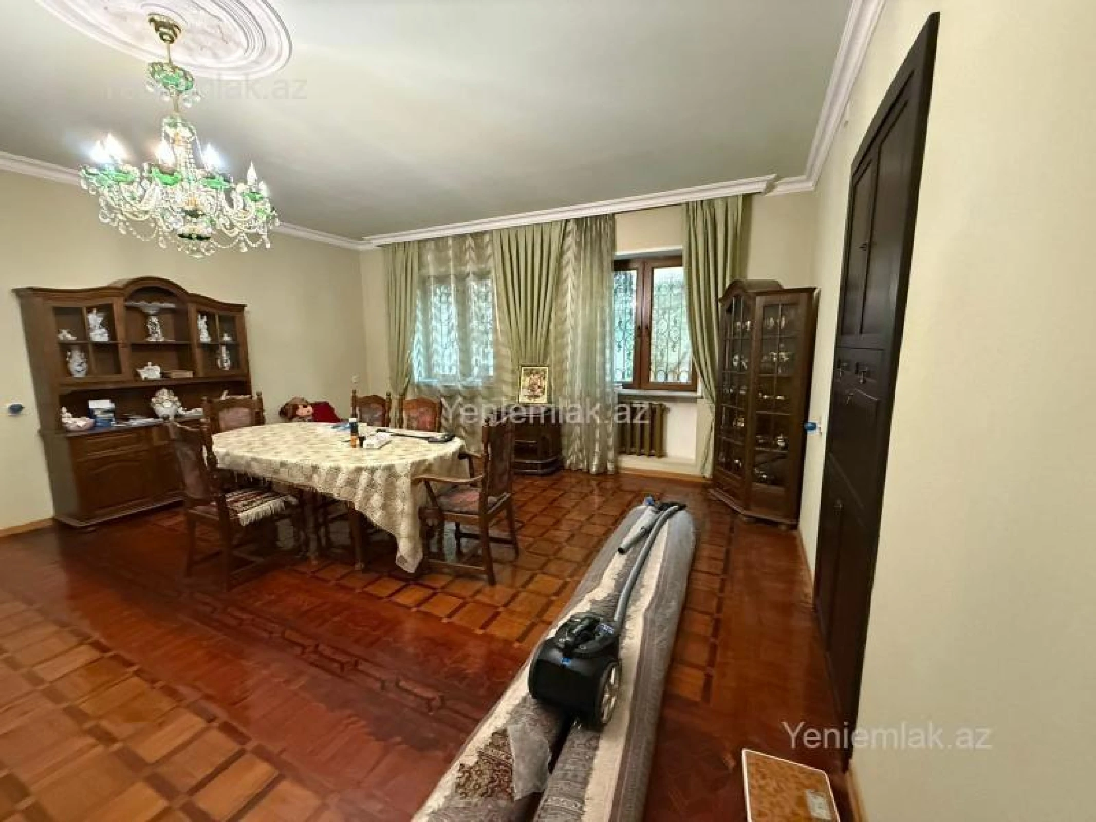 Satılır 8 otaqlı həyət evi 450 m²