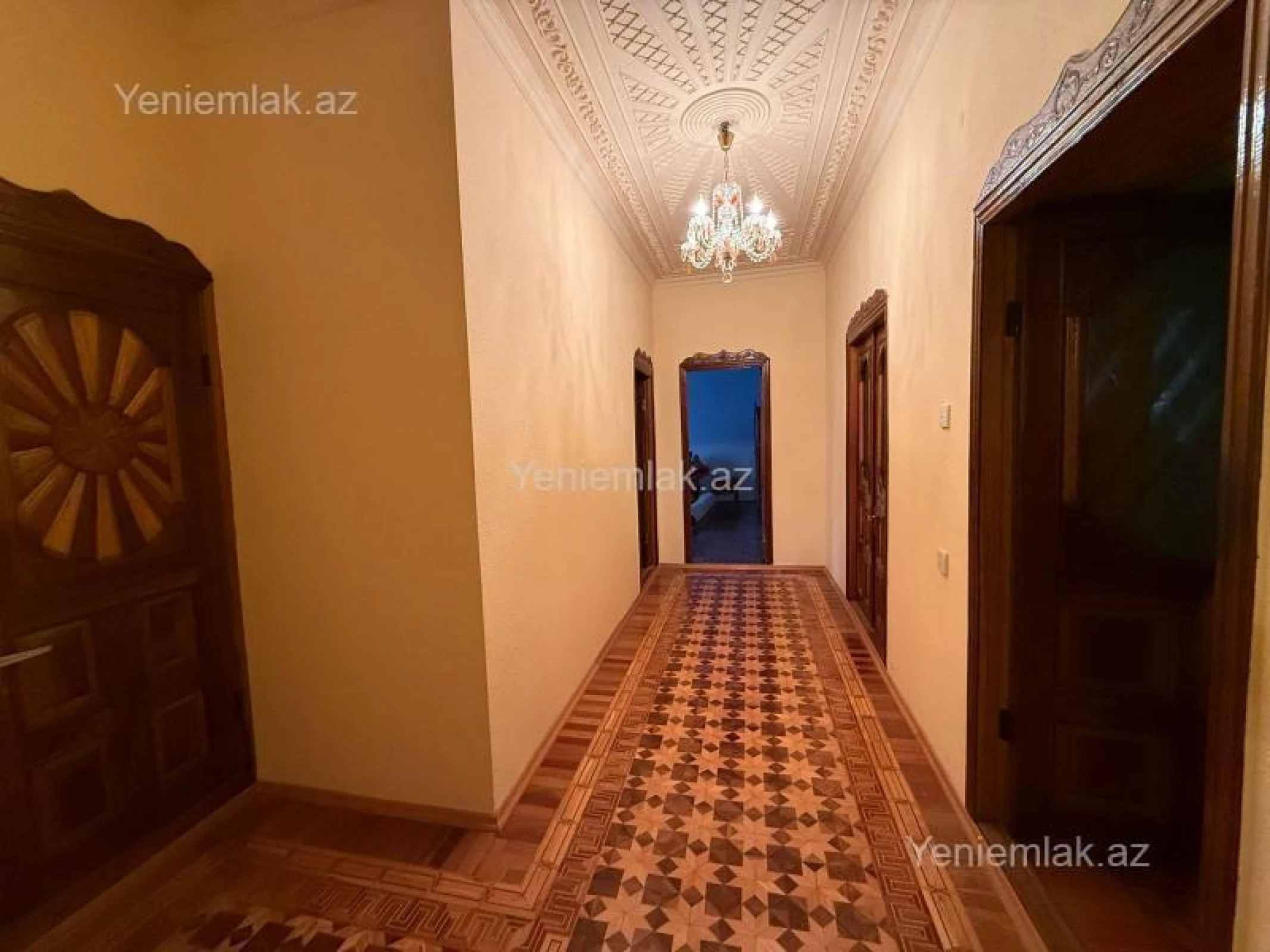 Satılır 8 otaqlı həyət evi 450 m²