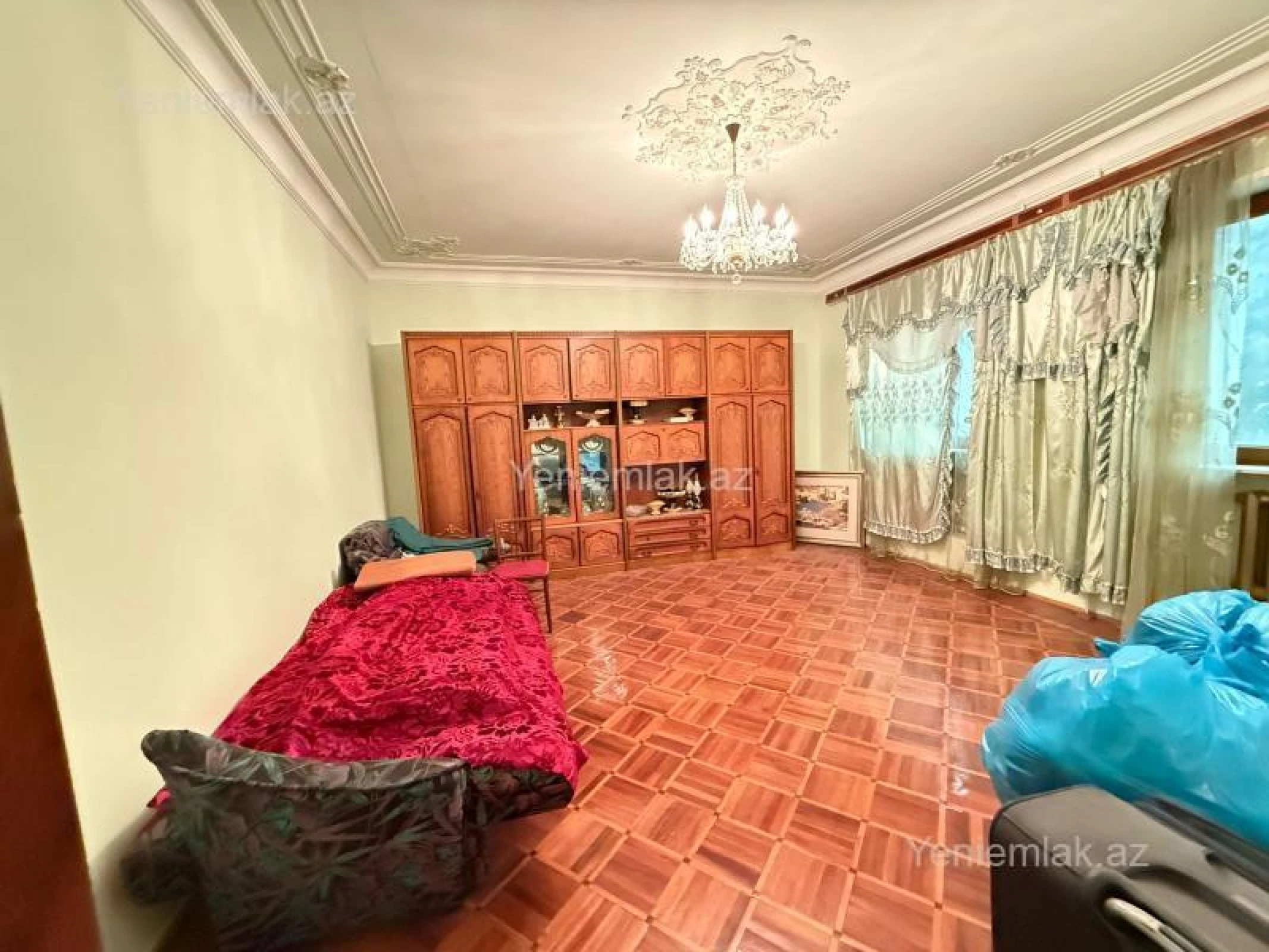 Satılır 8 otaqlı həyət evi 450 m²