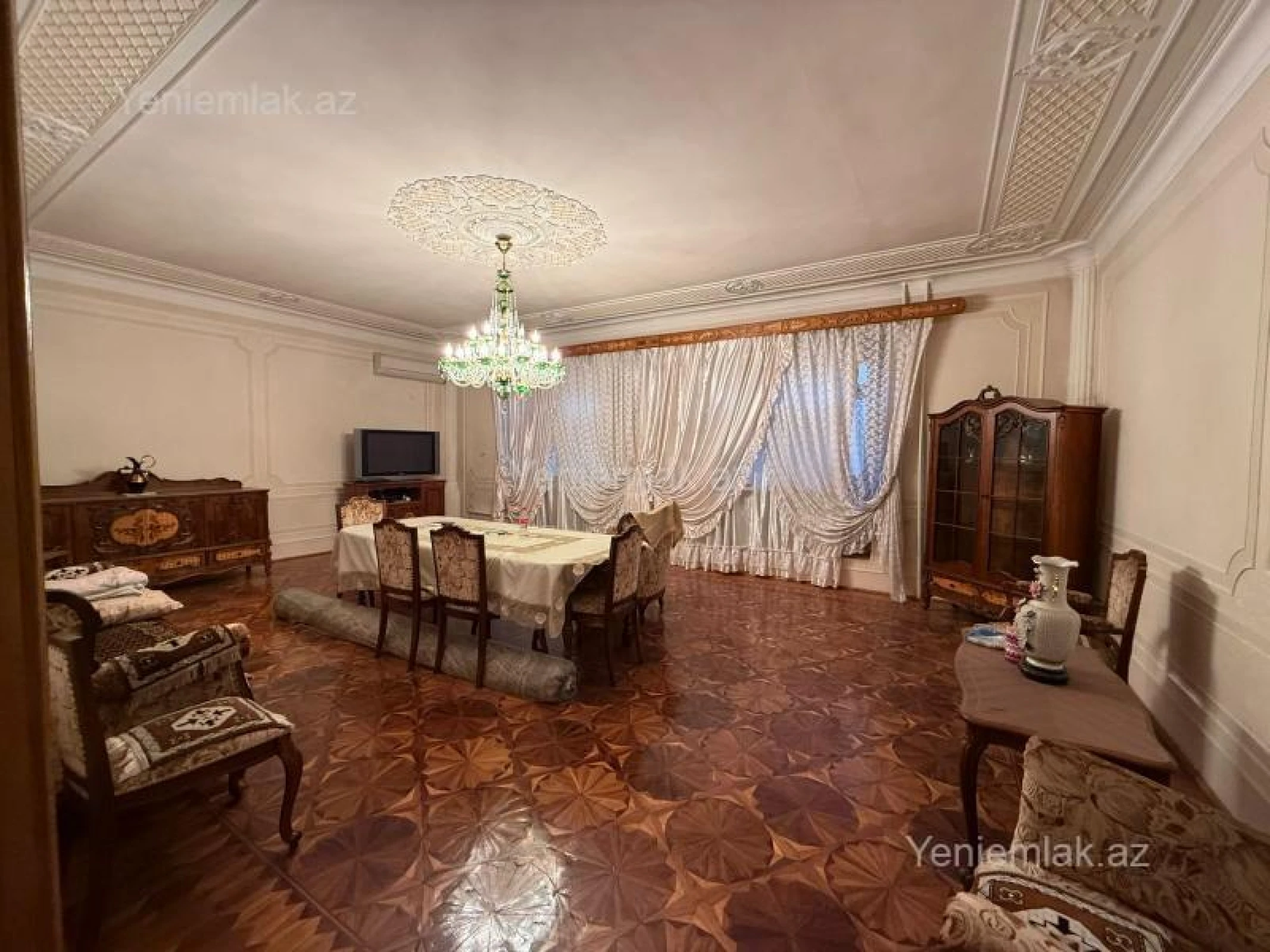 Satılır 8 otaqlı həyət evi 450 m²