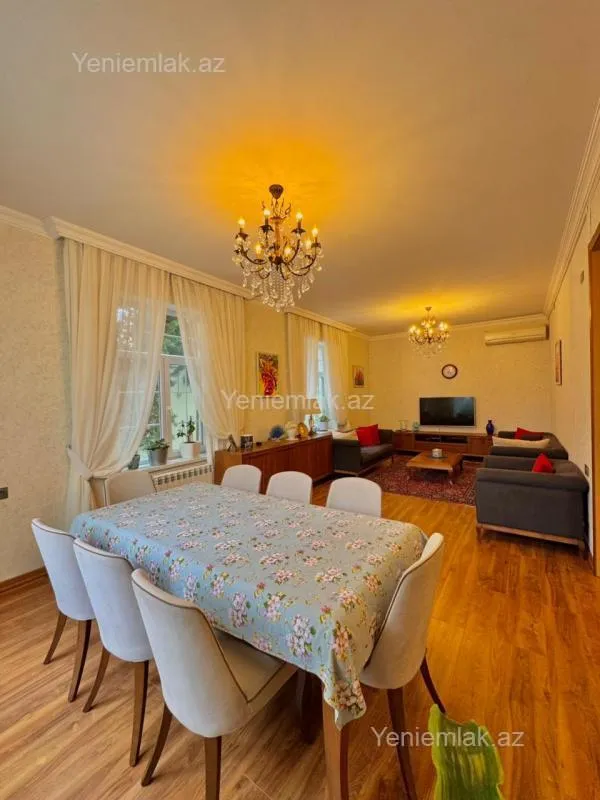 Satılır 5 otaqlı həyət evi 220 m²