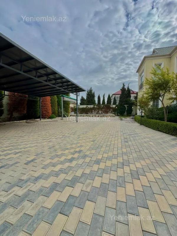 Satılır 5 otaqlı həyət evi 220 m²