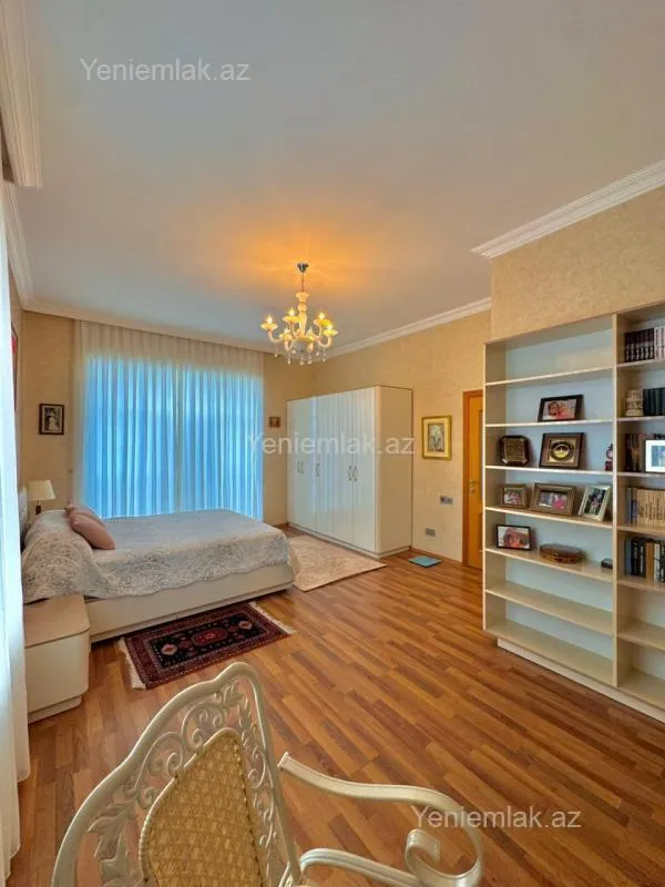 Satılır 5 otaqlı həyət evi 220 m²