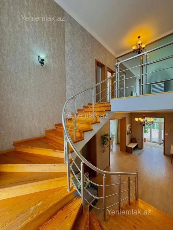 Satılır 5 otaqlı həyət evi 220 m²