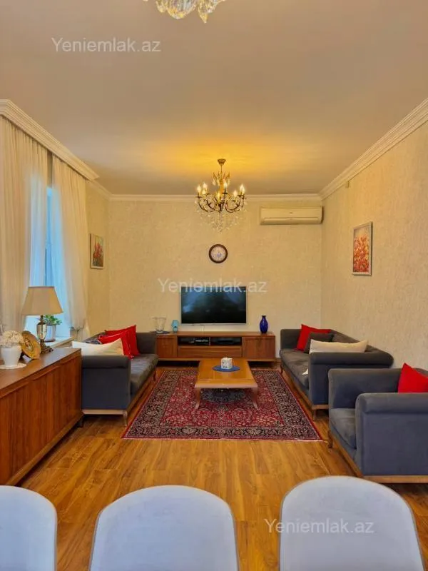 Satılır 5 otaqlı həyət evi 220 m²