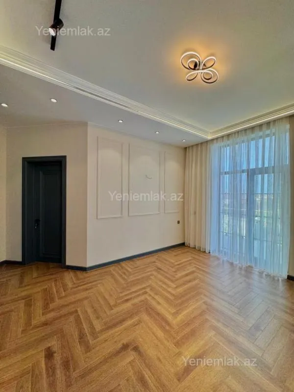 Satılır 6 otaqlı həyət evi 350 m²