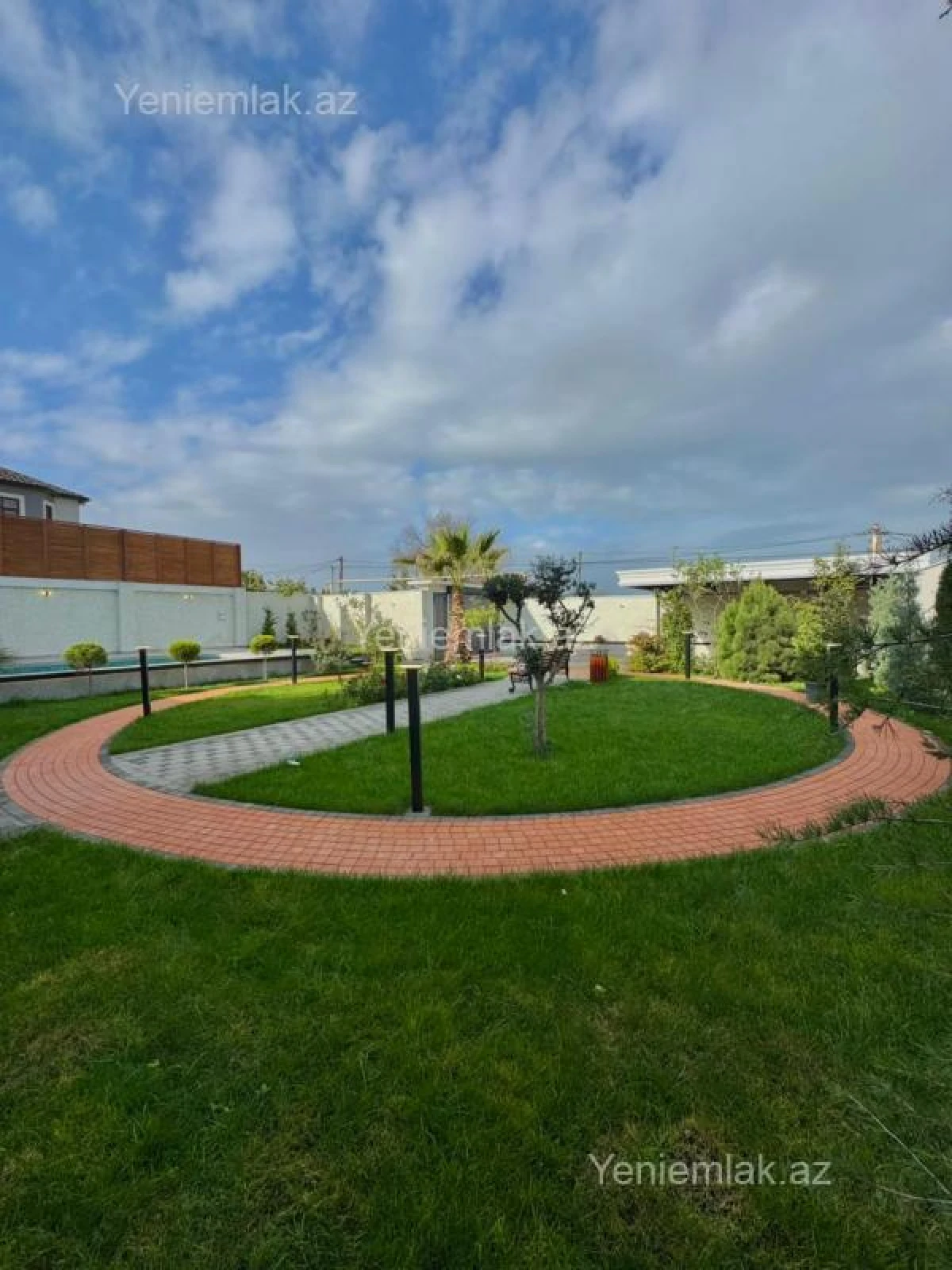 Satılır 6 otaqlı həyət evi 350 m²