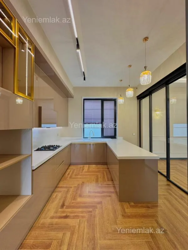 Satılır 6 otaqlı həyət evi 350 m²