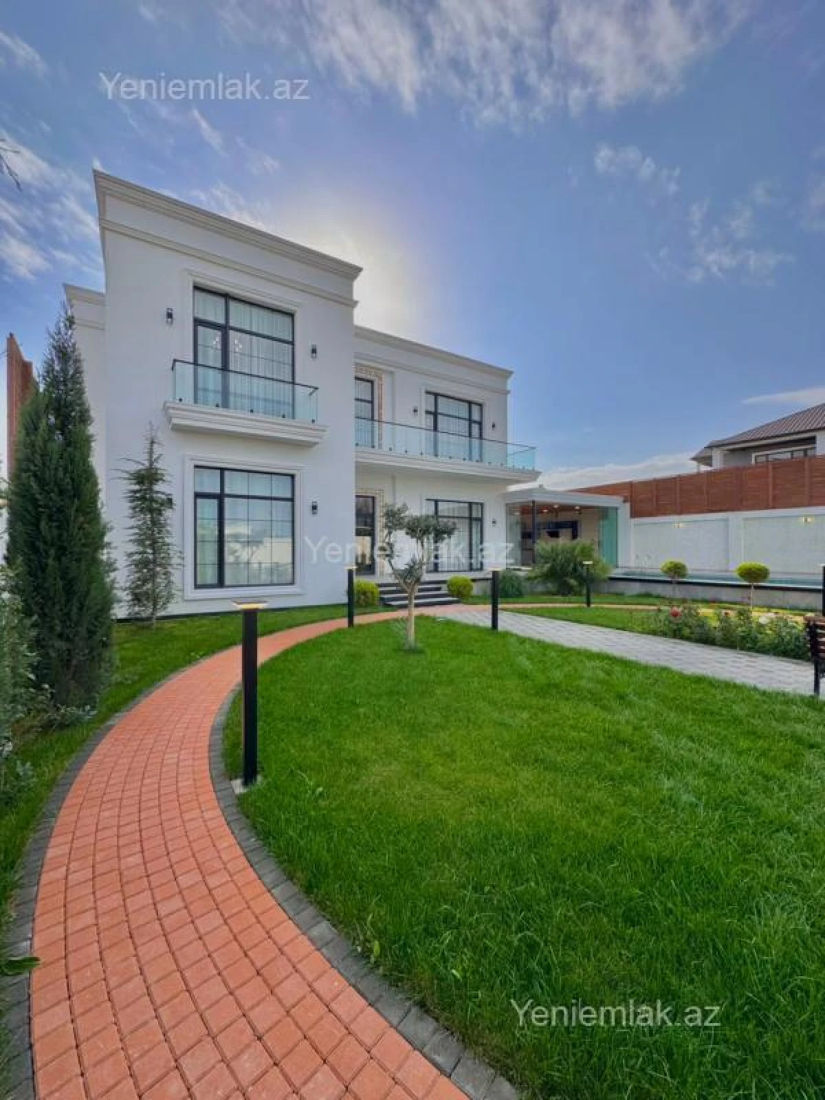 Satılır 6 otaqlı həyət evi 350 m²