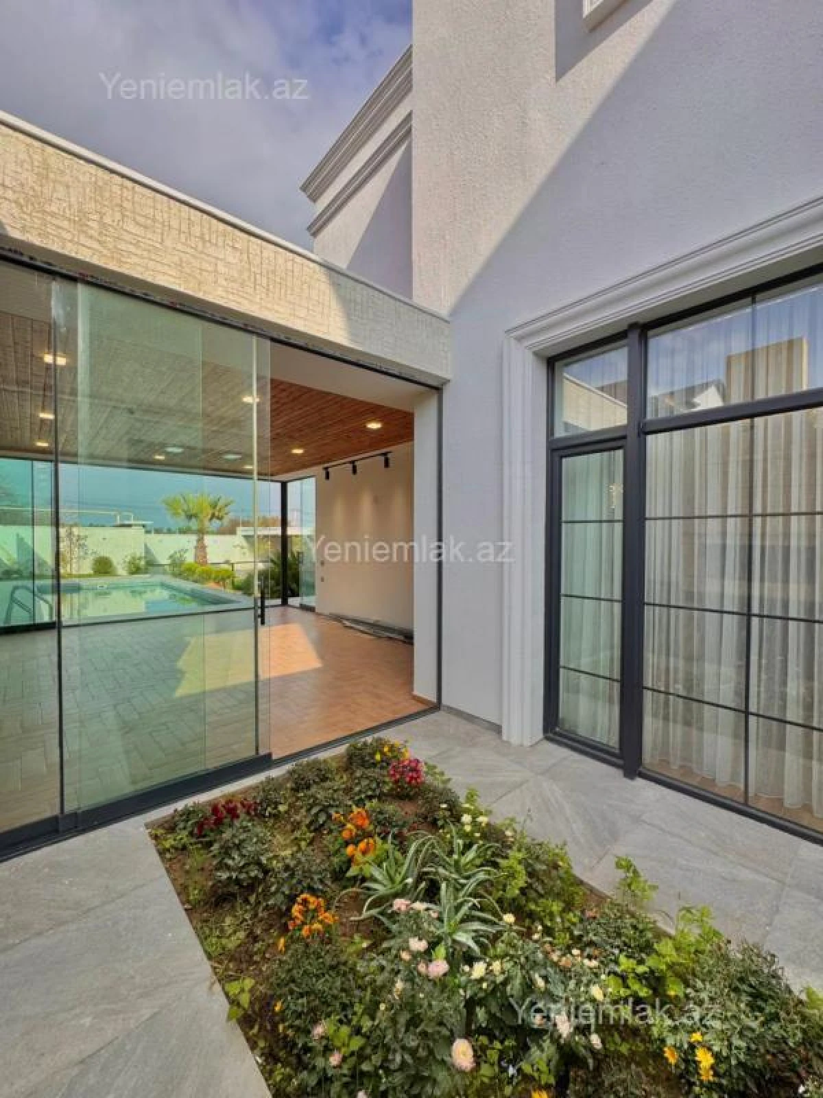 Satılır 6 otaqlı həyət evi 350 m²