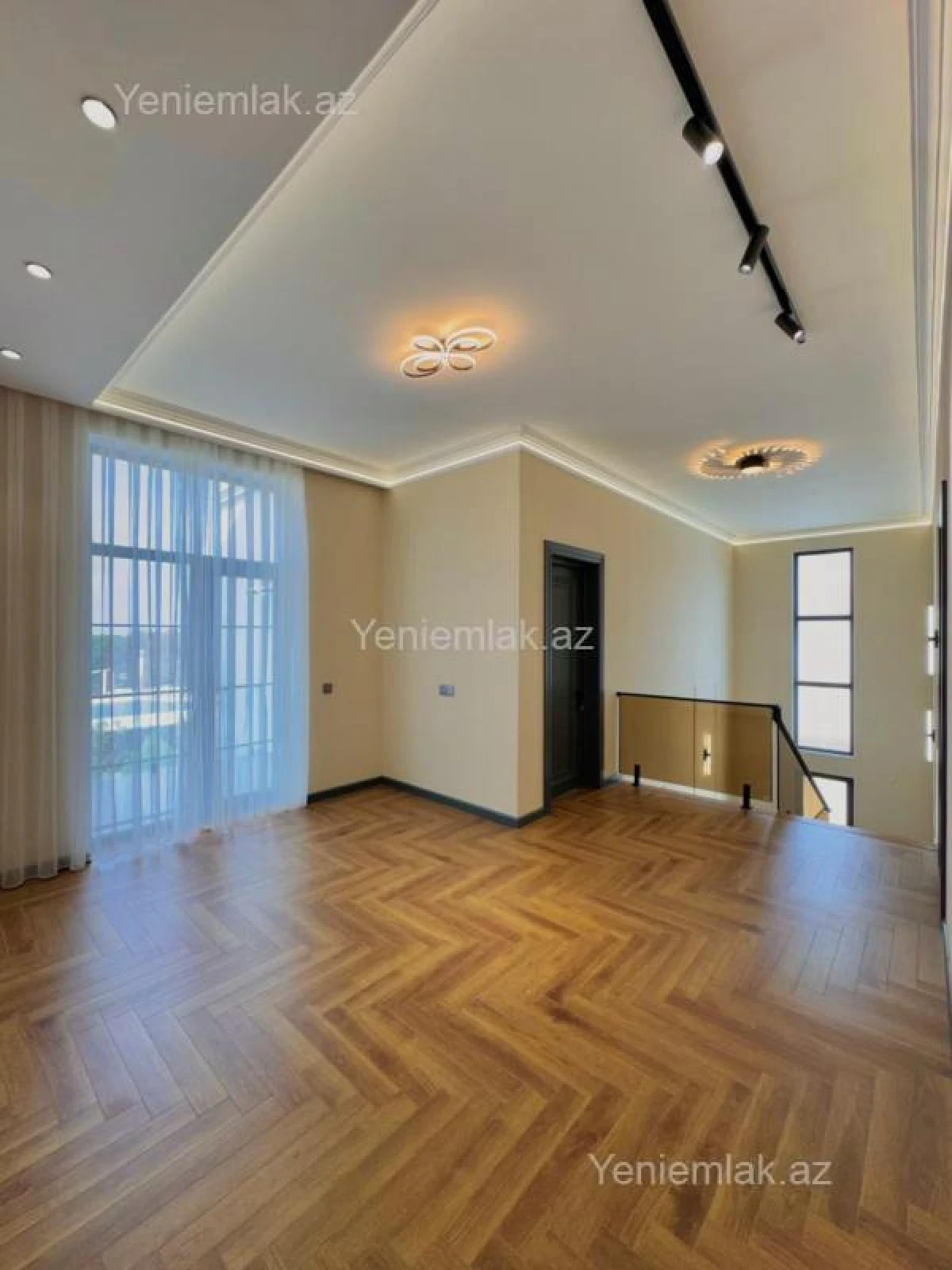 Satılır 6 otaqlı həyət evi 350 m²