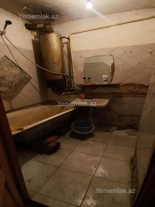 Satılır 5 otaqlı köhnə tikili 120 m²