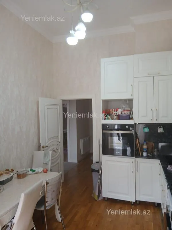 Satılır 4 otaqlı yeni tikili 105 m²