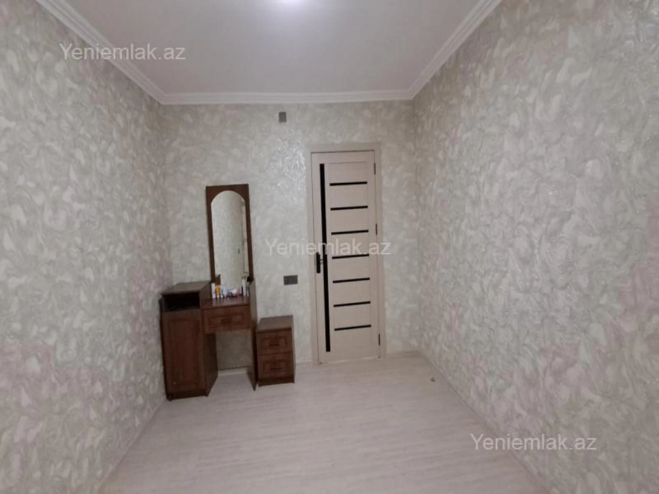 Satılır 4 otaqlı köhnə tikili 85 m²