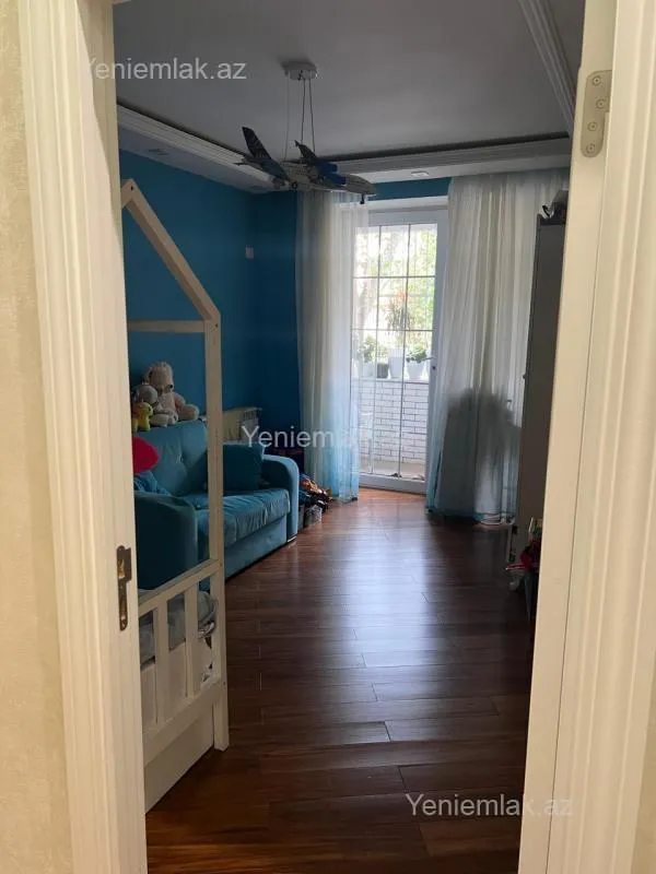 Satılır 4 otaqlı köhnə tikili 100 m²