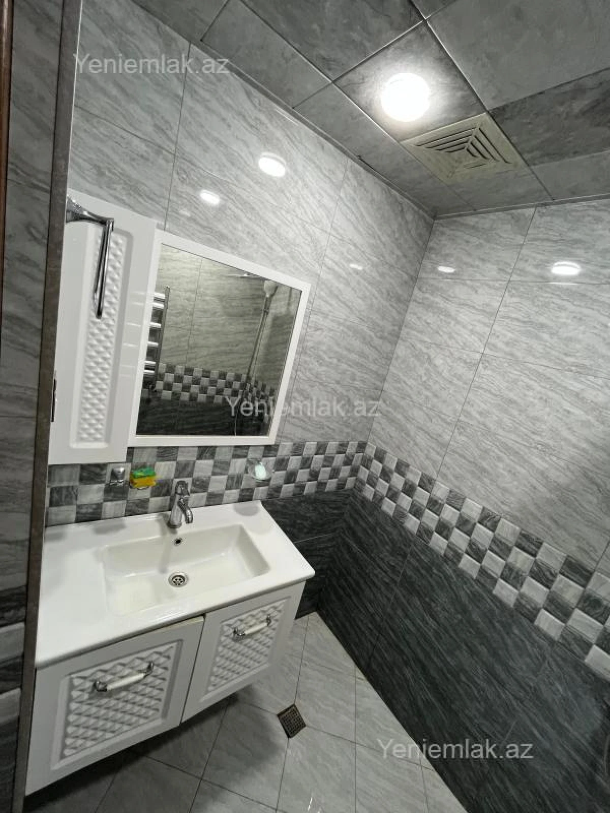 Satılır 3 otaqlı köhnə tikili 73 m²